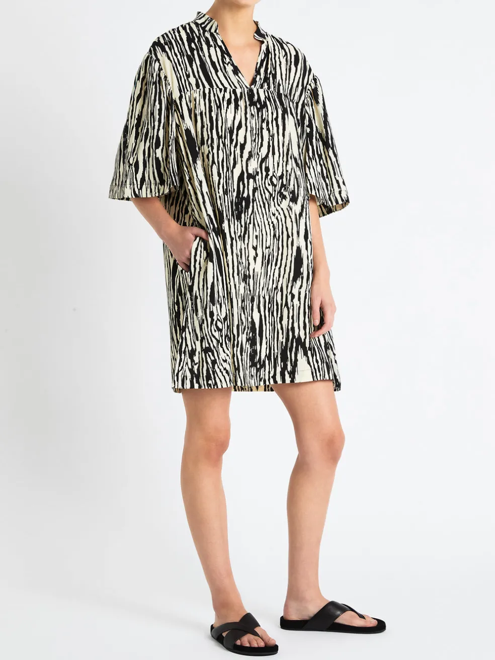 apia_dress_2.webp Apia Dress