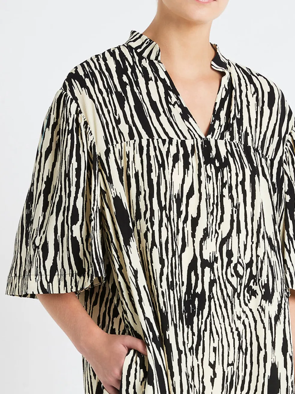 apia_dress_4.webp Apia Dress