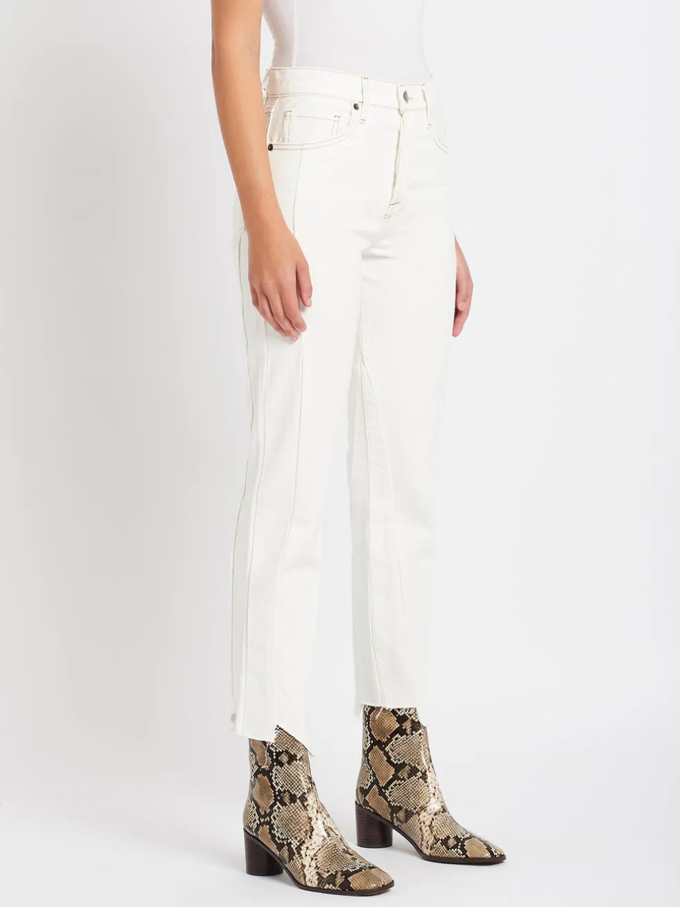 le_original_jagged_edge_j_2.webp Le Original Jagged Edge Jean