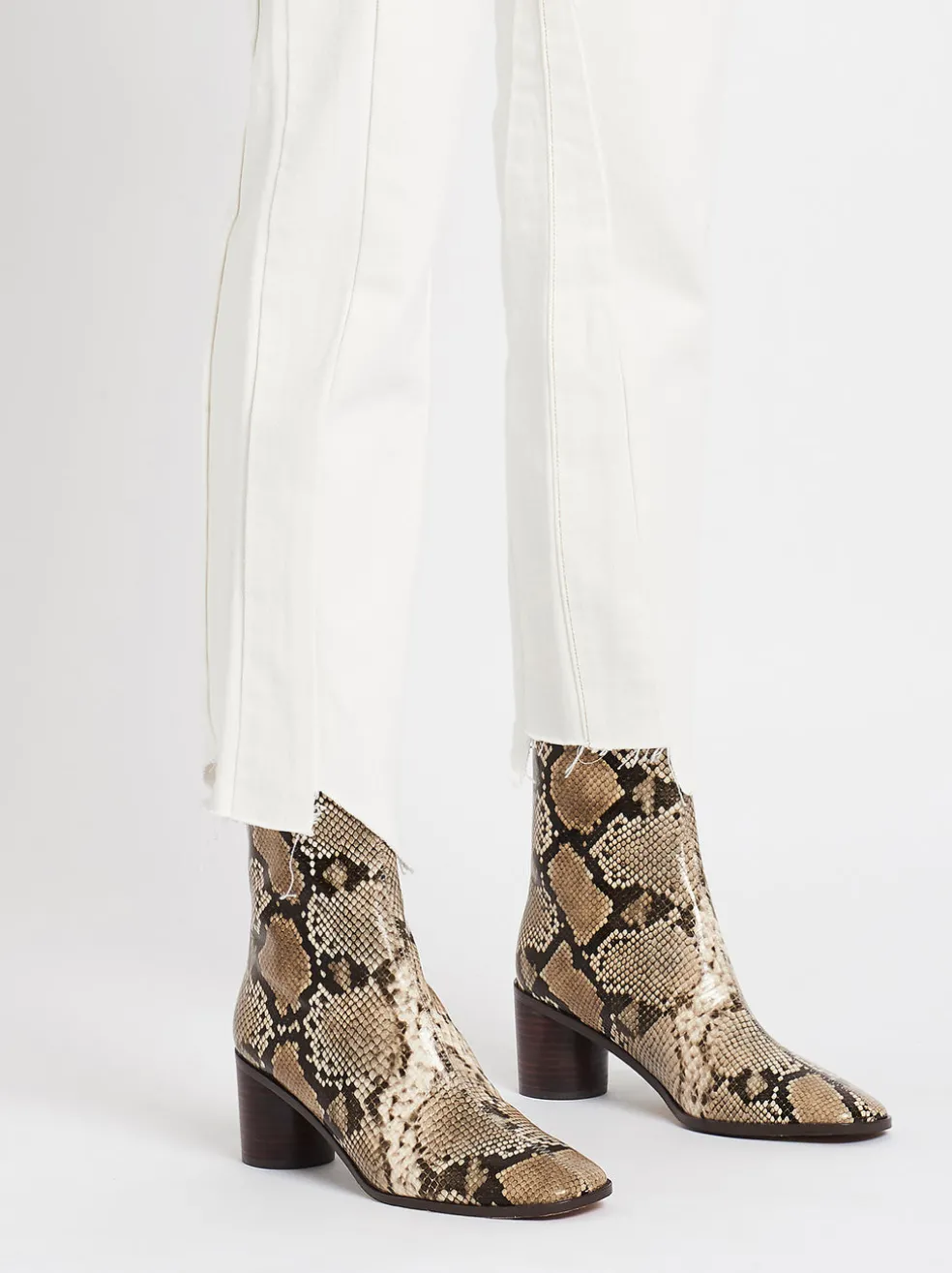 le_original_jagged_edge_j_5.webp Le Original Jagged Edge Jean