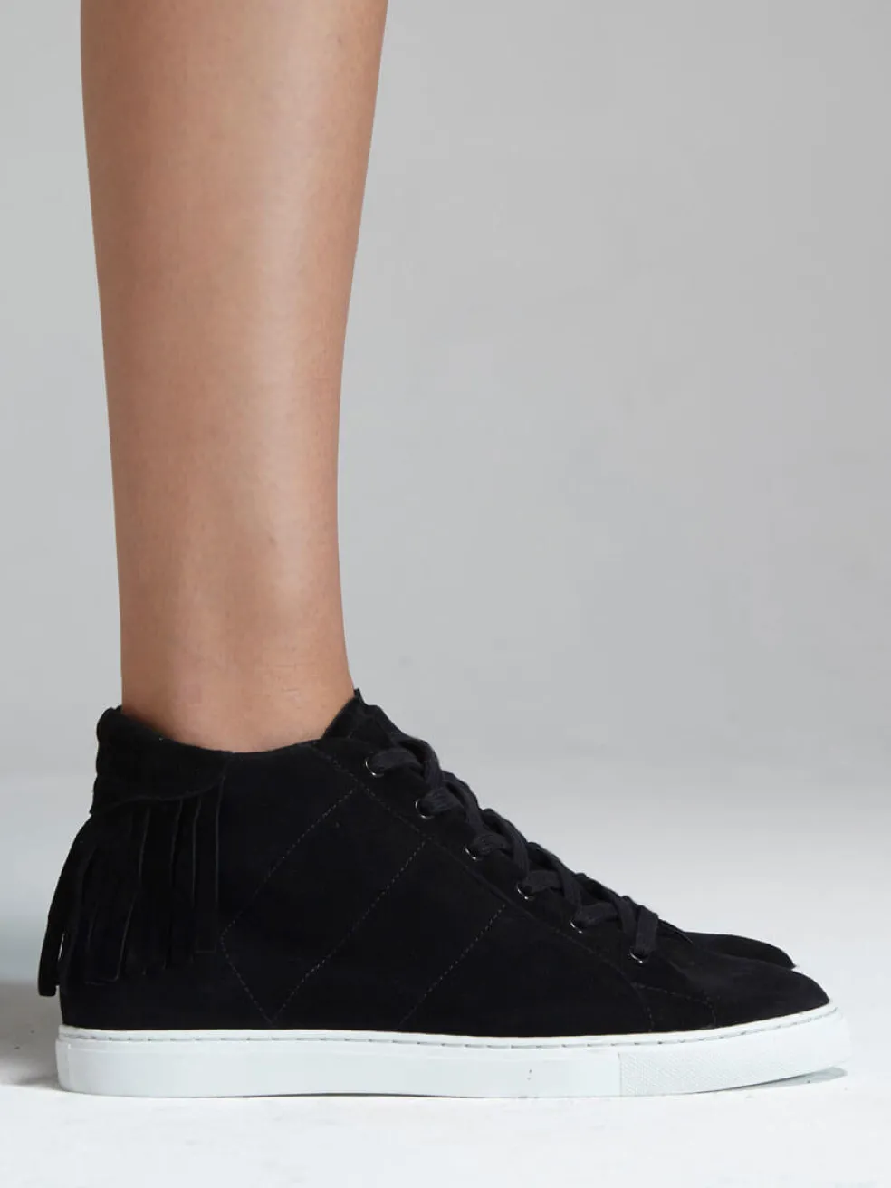 novo_sneaker_1.webp Novo Sneaker