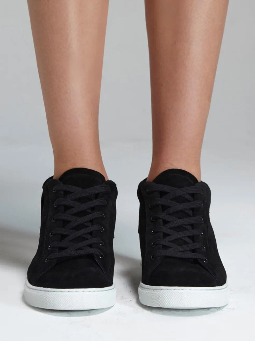 novo_sneaker_2.webp Novo Sneaker