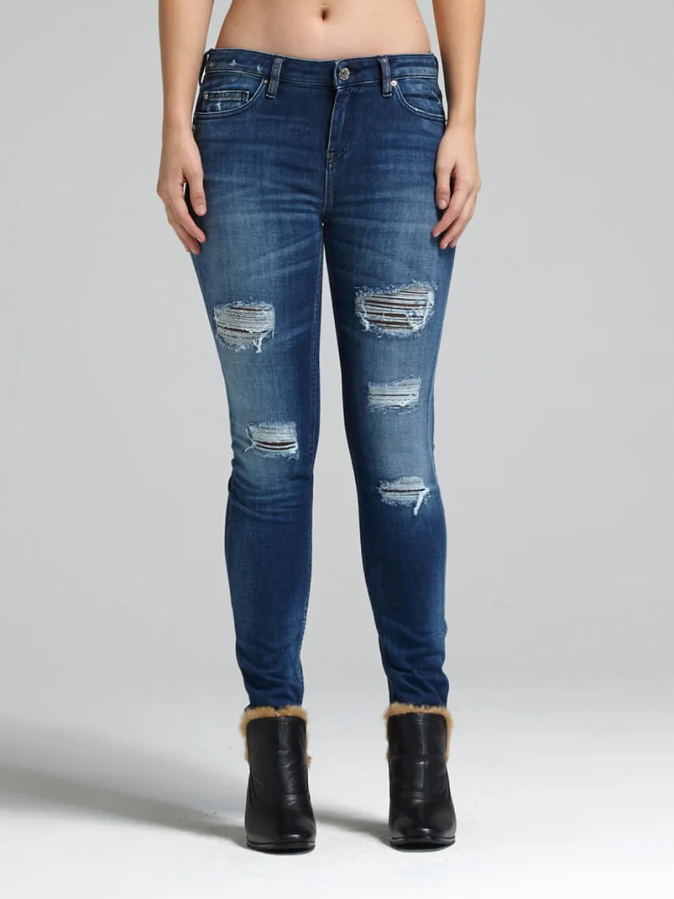 sunny_jean_1.webp Sunny Jean