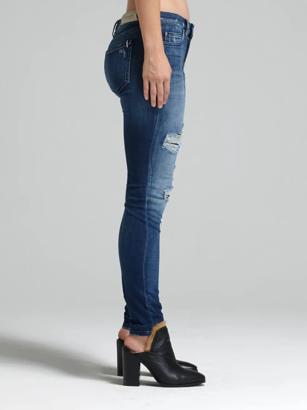 sunny_jean_2.webp Sunny Jean