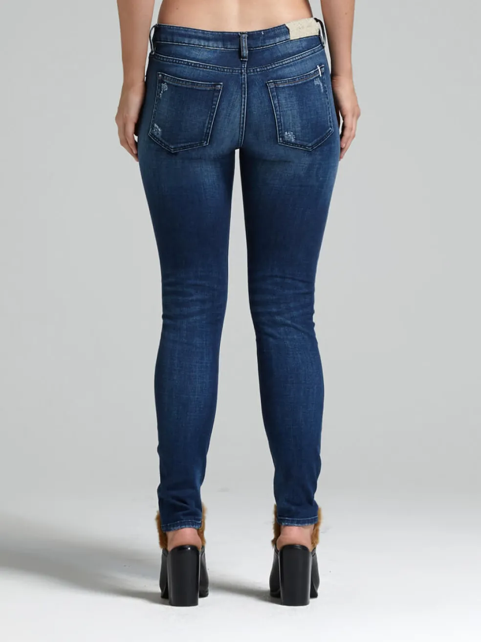 sunny_jean_3.webp Sunny Jean