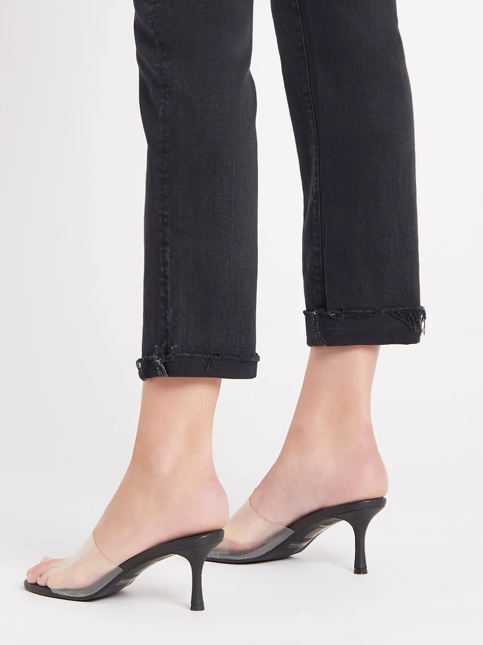 the_scrapper_cuff_ankle_f_5.webp The Scrapper Cuff Ankle Fray Jean