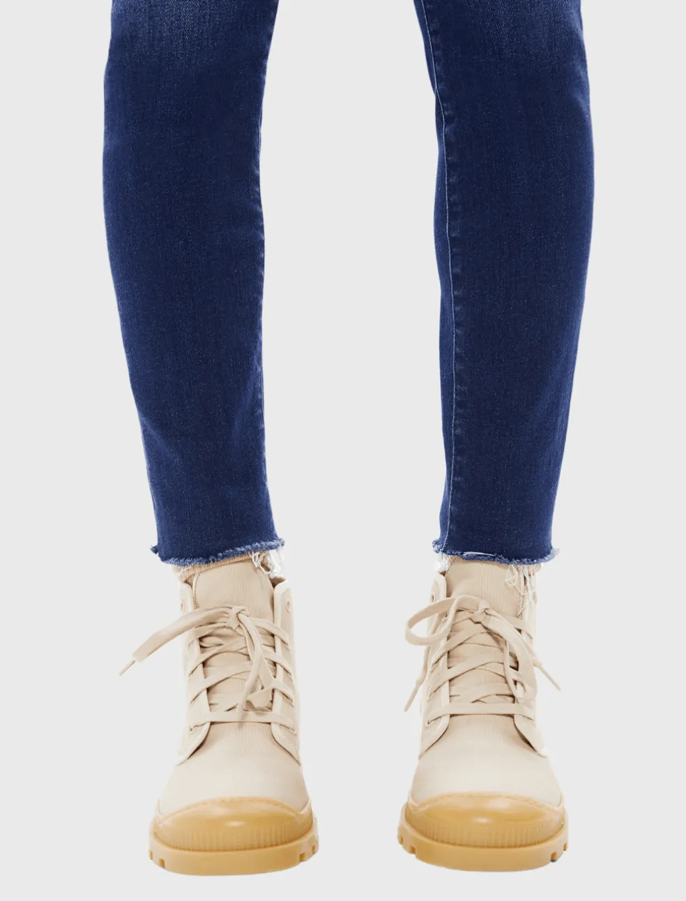 the_stunner_ankle_fray_je_5.webp The Stunner Ankle Fray Jean